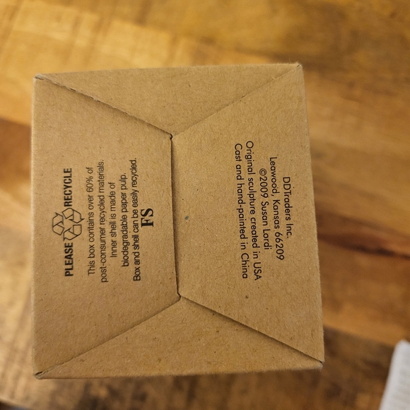 NIB Willow Tree Surrounded By Love 2009 Red-Orange Flowers - Picture 11 of 11